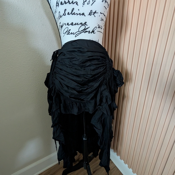 Black Ruffled High-Low Skirt - Picture 5 of 5